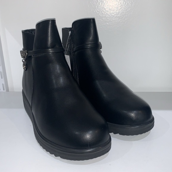 3 CLOVER BLACK BOOTS - Picture 5 of 10